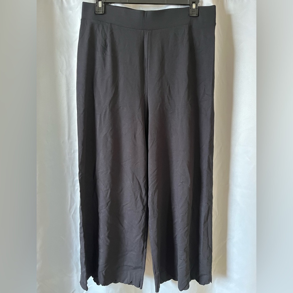 Zenana Outfitters Scalloped Hem Cropped Pants